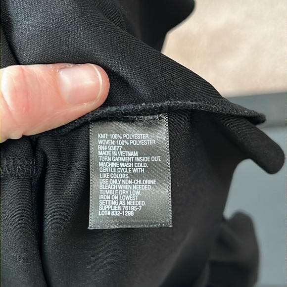 Worthington Womens Ruffle Black Blouse EUC - Picture 9 of 9